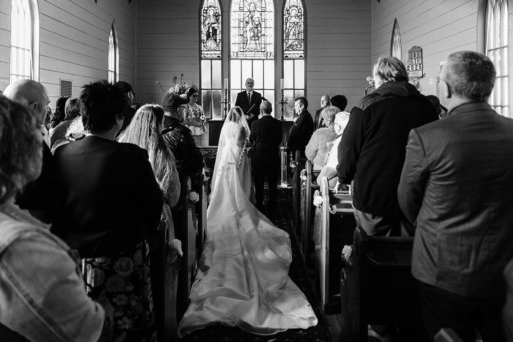 Wedding couple portrait at the Grandview Gardens Dunedin