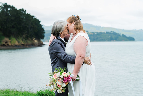 Martin n Samantha kissed each other in Port Chalmers