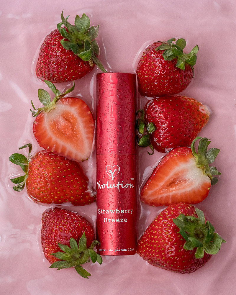 Strawberry Breeze Purfume with fresh fruits